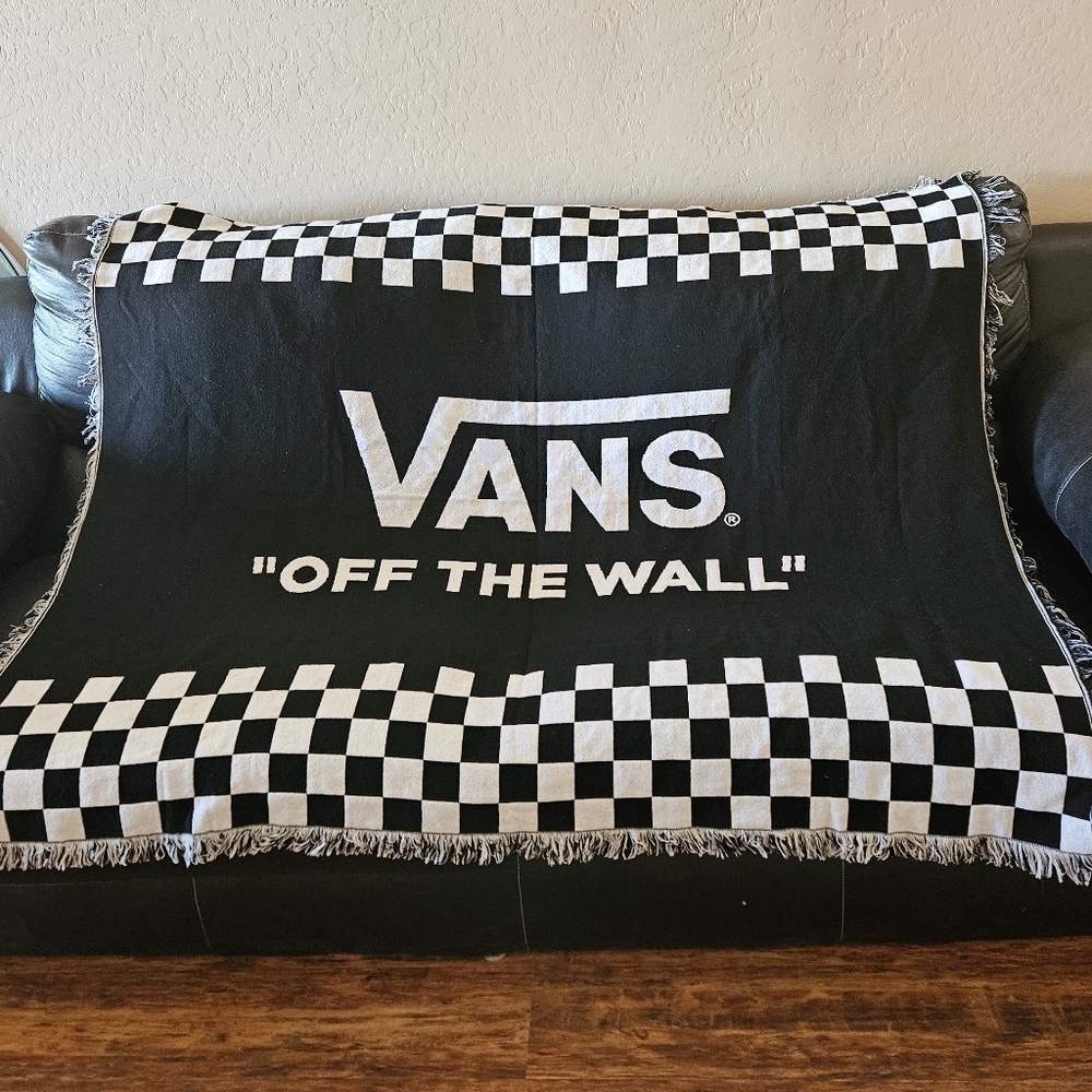 NEW VANS FAMILY OFF THE WALL THROW BLANKET FRINGE